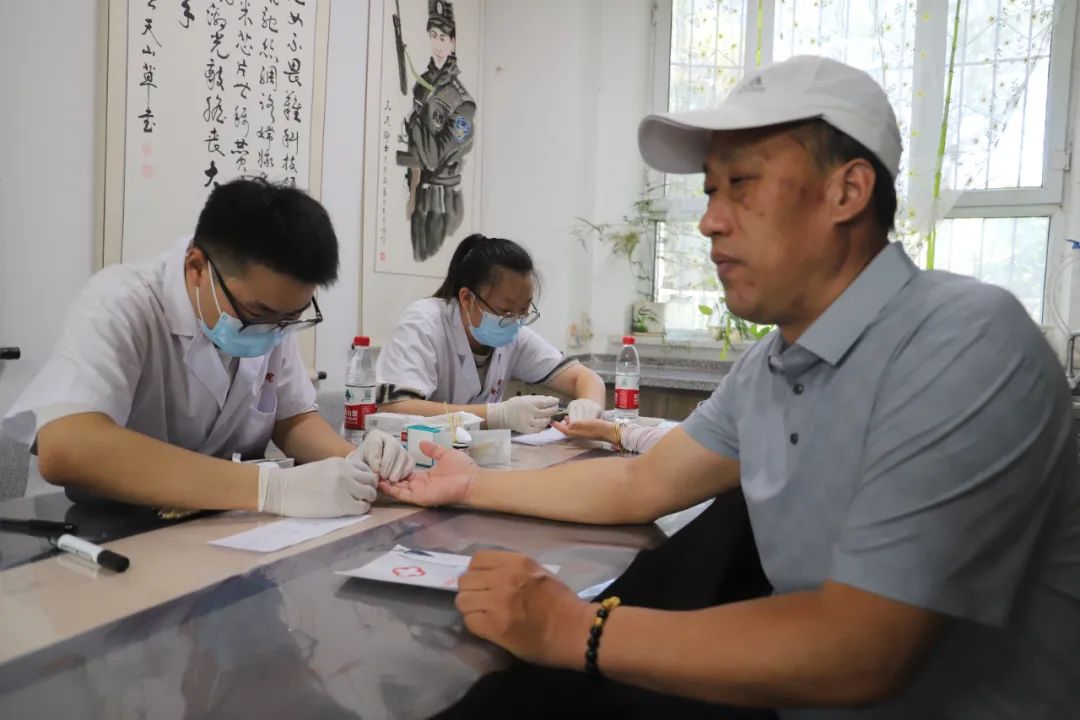 塔里木大學(xué)醫(yī)學(xué)院在五團(tuán)沙河鎮(zhèn)開(kāi)展義診活動(dòng)