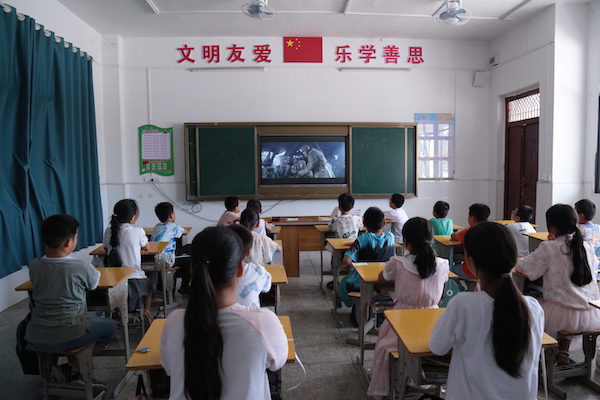 賡續(xù)紅色血脈 汲取奮進力量——武昌理工學(xué)院崇陽星光志愿服務(wù)隊開展紅色電影鑒賞