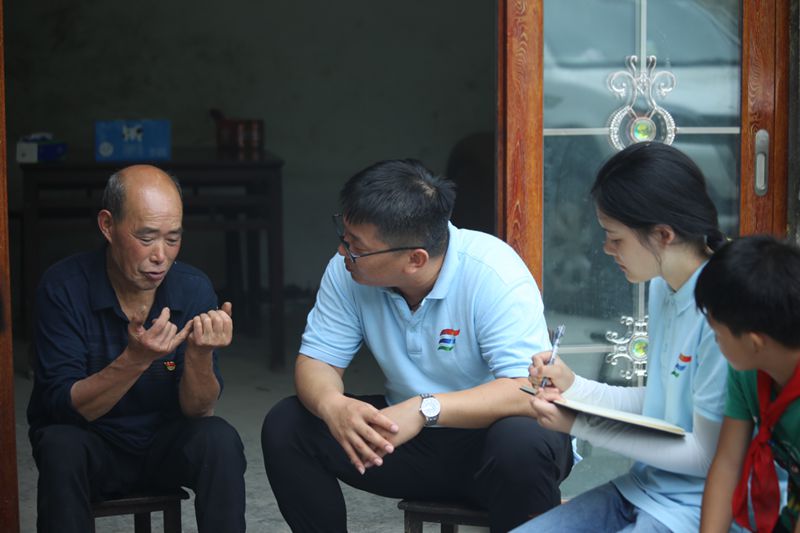 重外院學(xué)子三下鄉(xiāng)：黨齡五十載，從不忘黨恩