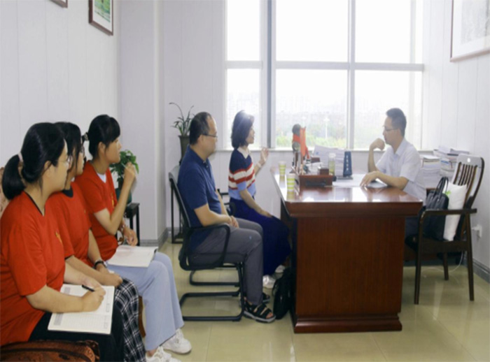 【新聞稿】鄭大學(xué)子三下鄉(xiāng)：青春永駐大別山，紅色基因代代