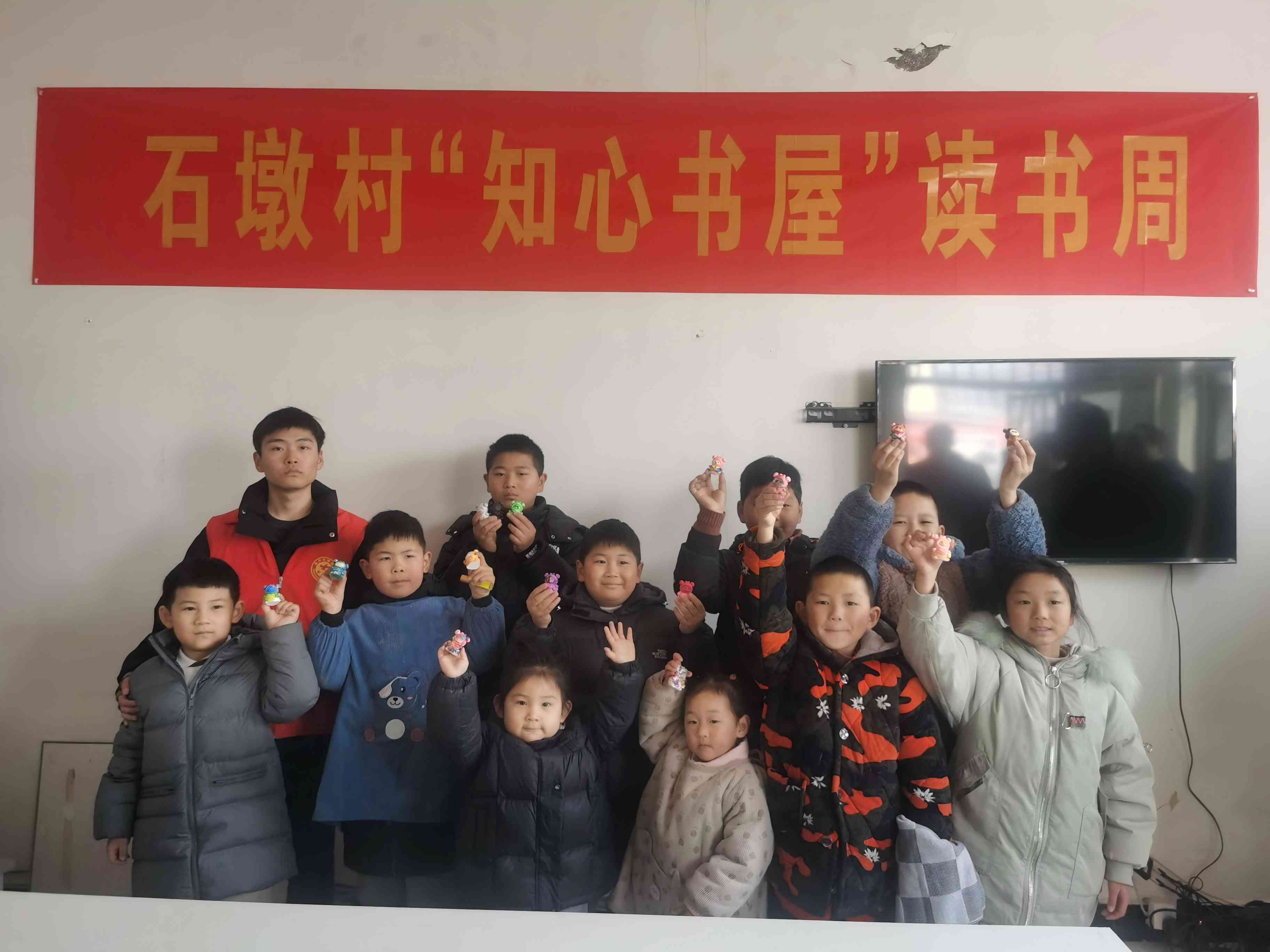 南通理工學院商學院物流2304張晁得開展“手繪石膏，快樂元宵”實踐活動