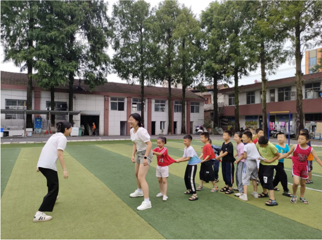 武漢鐵路職業(yè)技術(shù)學院醫(yī)療與護理學院“‘救’在你身邊志愿服務隊”開展暑期“三下
