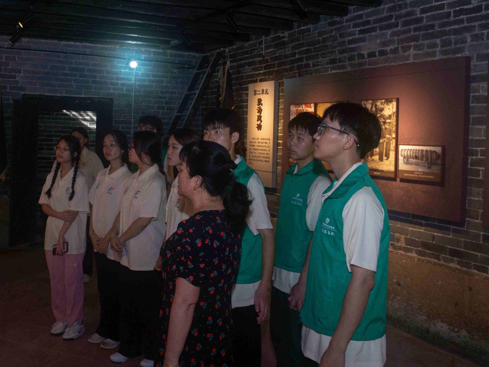 桂林理工學(xué)子在劉永福故居，共話民族團(tuán)結(jié)與鄉(xiāng)村振興
