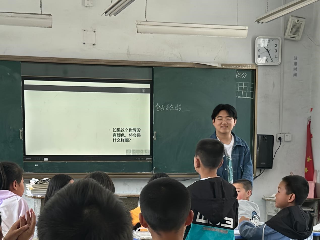 河南工業(yè)大學(xué)學(xué)子三下鄉(xiāng)——心系教育發(fā)展，弘揚紅色精神