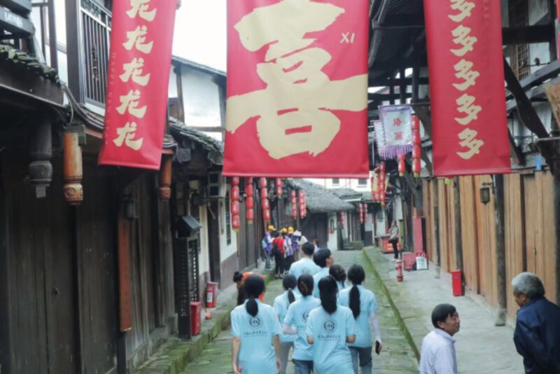 重慶外語外事學(xué)院學(xué)子三下鄉(xiāng)：承非遺陰米酥，繪豐盛輝煌篇