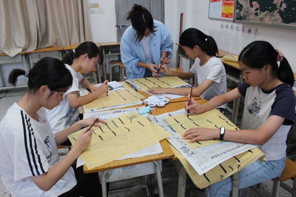 廣東技術(shù)師范大學(xué)“舞躍獅騰”百千萬(wàn)工程突擊隊(duì)：美育三藝齊輝，引領(lǐng)文化傳承