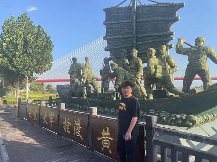  “火炬?zhèn)鞒校t色記憶”精神尋訪團家鄉(xiāng)紅色資源學習之