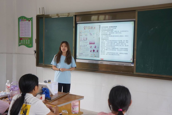 一幅彩鉛畫，繪就心靈深處的那一抹陽光——崇陽啟明星志愿服務(wù)隊