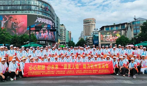 人墻守護(hù)國慶，志愿添彩青春