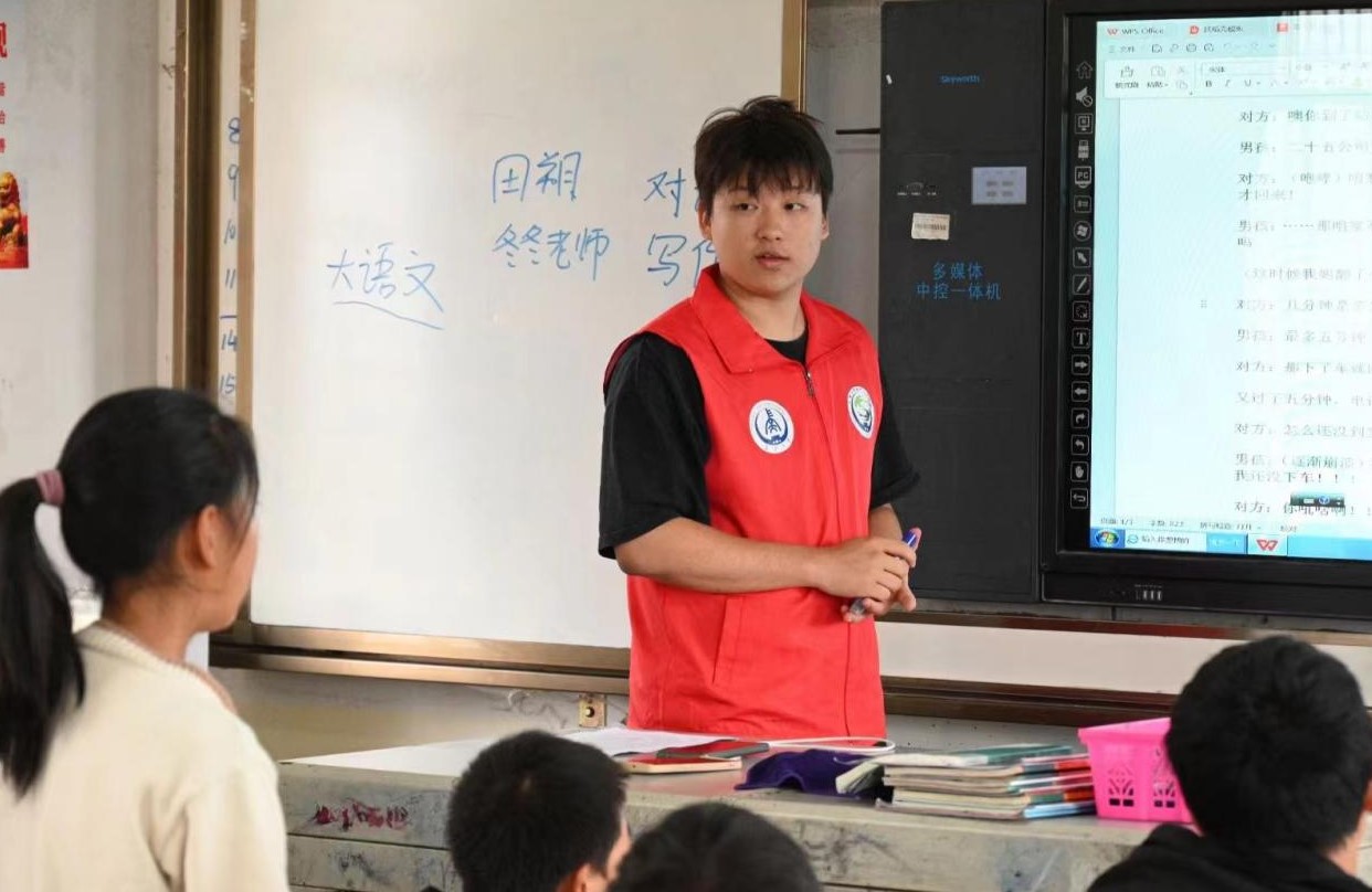 長(zhǎng)安大學(xué)學(xué)子三下鄉(xiāng) | 青春實(shí)踐求真知，文化進(jìn)村育新風(fēng)