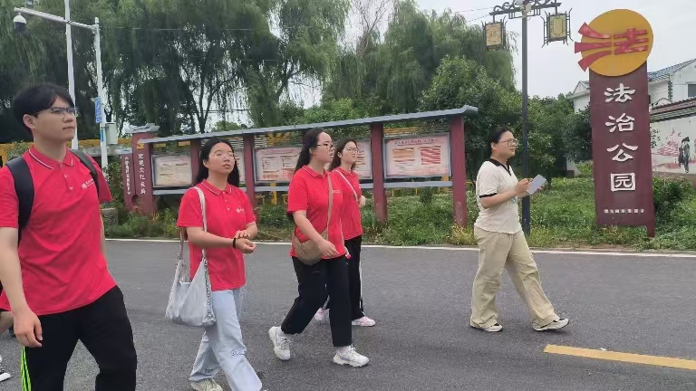 民族團結(jié)：關(guān)愛老人，共筑和諧社區(qū)