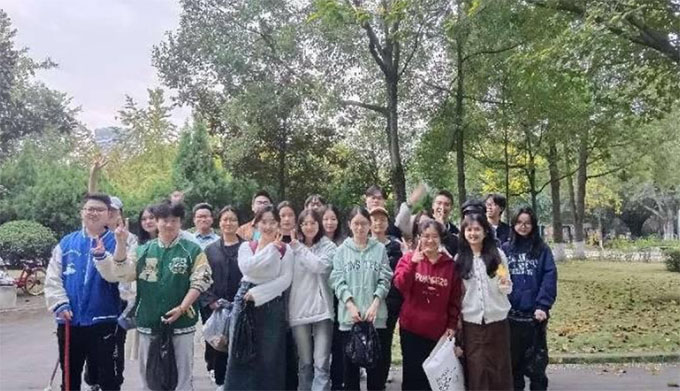 西南石油大學(xué)經(jīng)濟(jì)管理學(xué)院工商管理2021級(jí)團(tuán)支部開(kāi)展龍