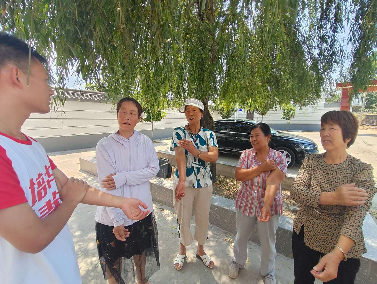 炎炎夏日義診行，濃濃真情暖人心