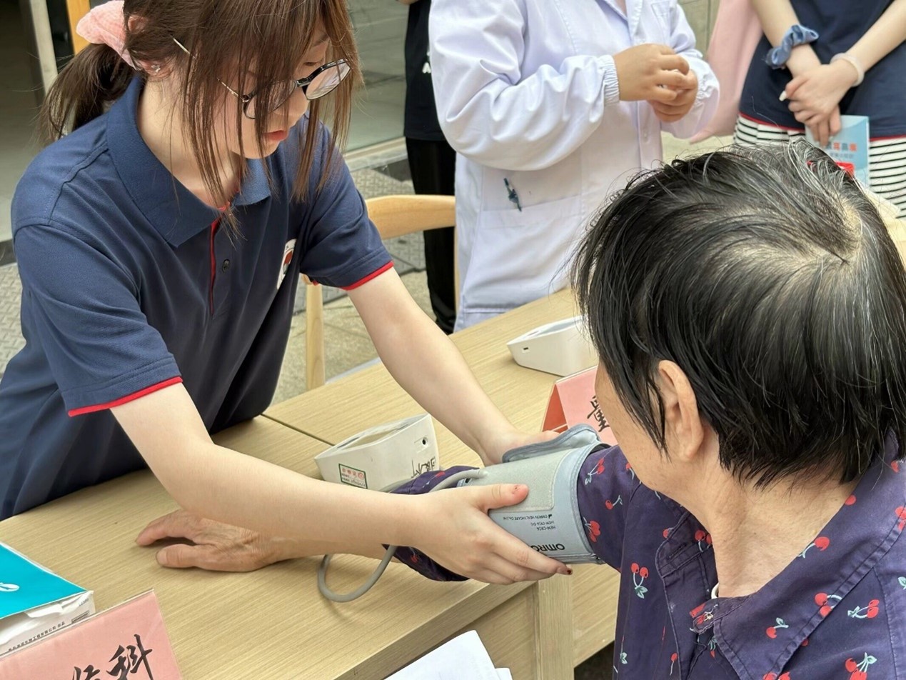 義診服務(wù)送健康，敬老愛老送溫暖