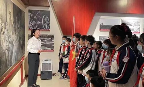 張家界民族小學走進湘鄂川黔革命根據(jù)地紀念館開展社會實踐活動