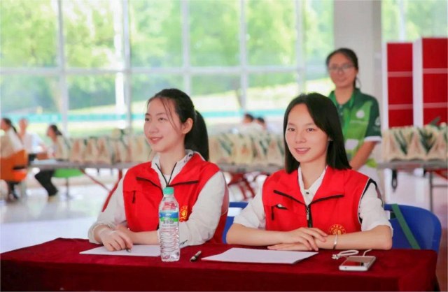 江西中醫(yī)藥大學(xué)的校慶志愿者們展青春風(fēng)采！