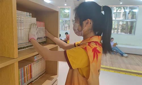 商學(xué)院5月20日開(kāi)展“共沐書(shū)香，閱見(jiàn)美好”志愿活動(dòng)