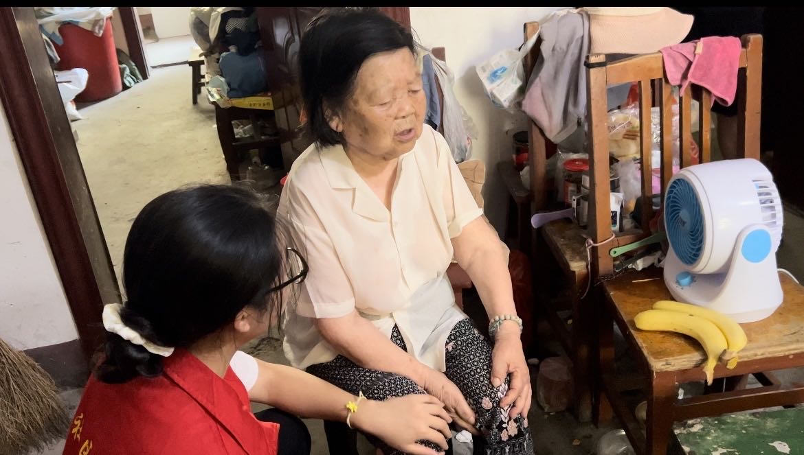 到基層去，中南學子感悟社區(qū)黨魂