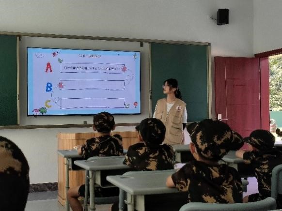 佛科院學子深入連南瑤族自治縣三下鄉(xiāng)：義教促交流，互助共成長